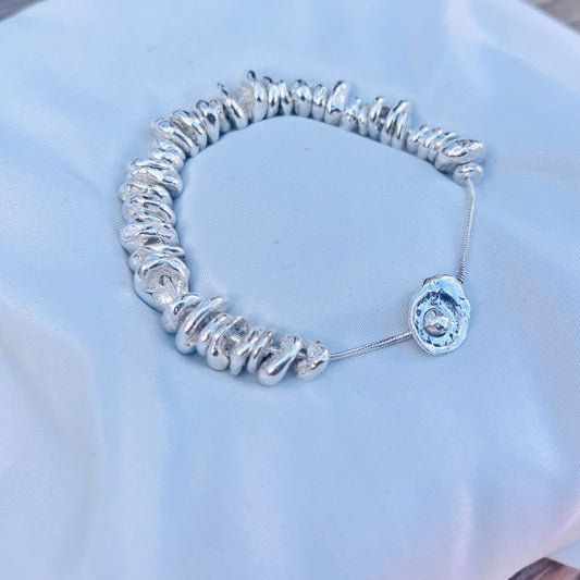 Toggle and pebble bracelet